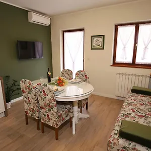  Apartment Paola