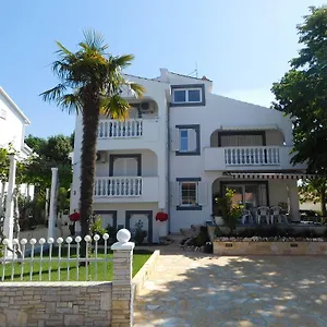  Apartment Lucija